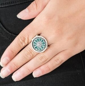 Paparazzi Ring - Garden View - Green